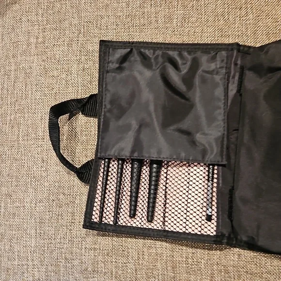 Mary Kay makeup brushes and makeup bag - Picture 2 of 6